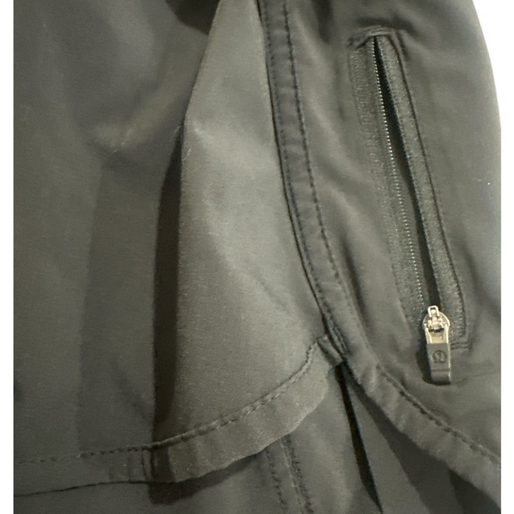 Lululemon hotty hot low rise lined Black Shorts Lightweight Performance - Picture 2 of 4